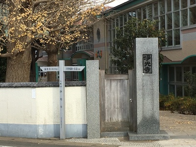 浄光寺前の道標