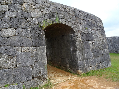復元された一の郭のアーチ門