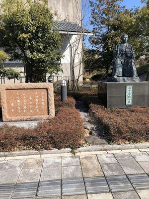 松平春嶽公の像