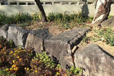 城跡公園横にある石垣の石