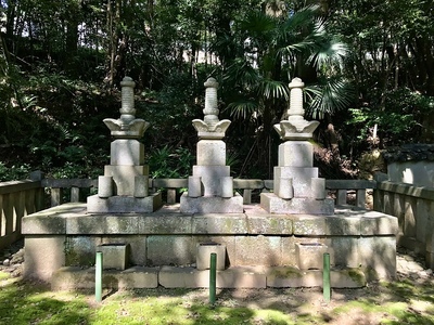 信光明寺　松平家三代の墓所