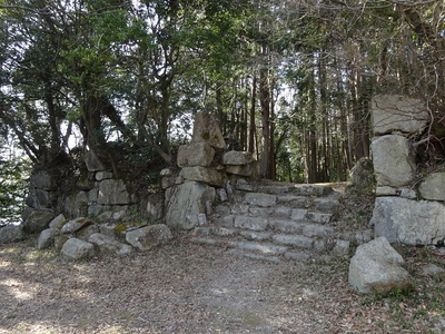 平井丸虎口の石垣