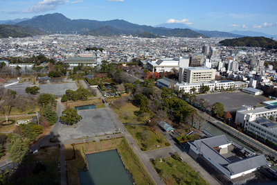静岡県庁別館展望ロビーから駿府城全景を望む
