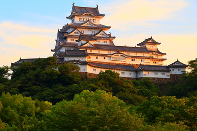 シロトピア記念公園から夏の天守と夕雲