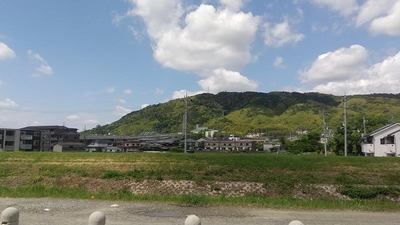 山崎中学校横の古戦場跡から眺める山崎城