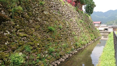 増島城 野面積み石垣と水堀