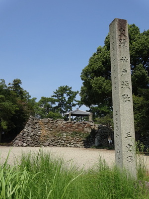 城阯碑と天守台の石垣