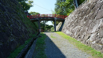 渡雲橋と石垣