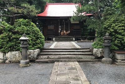 隣接する月岡神社