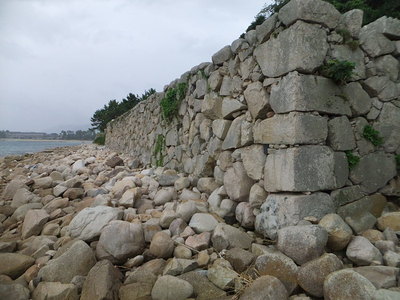海岸沿いの石垣