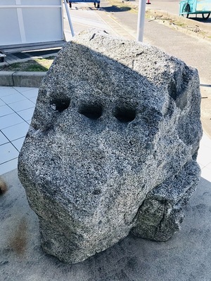 加藤清正・名古屋城築城の石　裏側