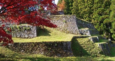 紅葉と六段石垣