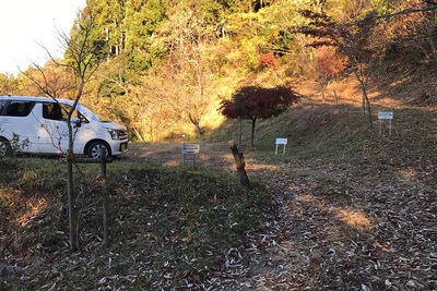 中腹の駐車スペース