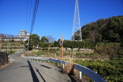 湯浅城（右側）と国民宿舎「湯浅城」（左側）