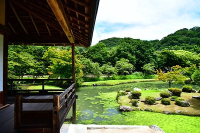 近水園（吟風閣からの庭園）