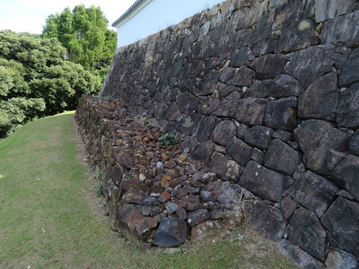 出丸西側石垣のはばき石垣
