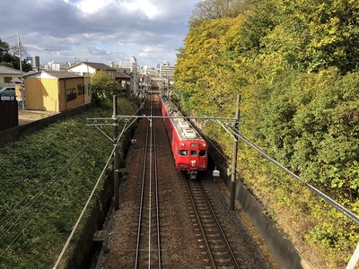 堀跡と名鉄電車