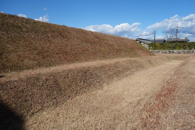 空堀と土塁