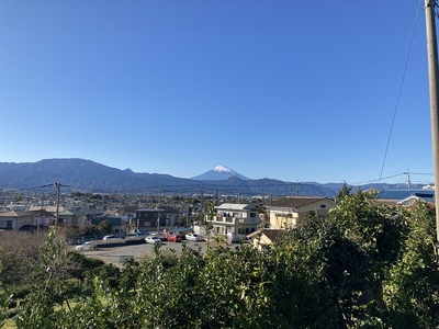 城前寺付近からの富士山と駐車場