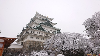 雪の名古屋城