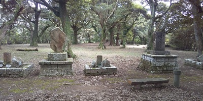 亀丸城跡の石碑