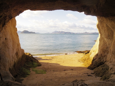 洞穴内部からの風景