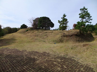 堀秀治陣・東曲輪（山頂駐車場から）