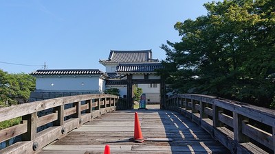 橋と入口