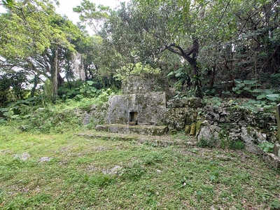 大城按司の墓