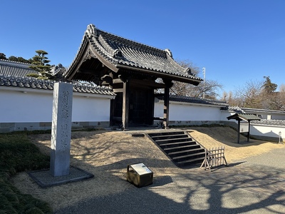 弘道館正門と石碑