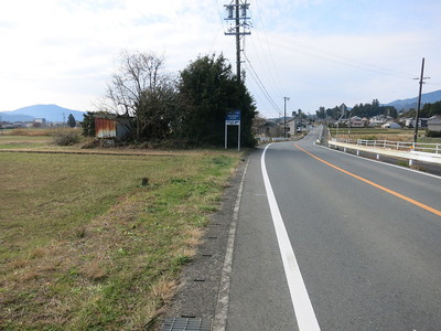 城址碑と案内板への道