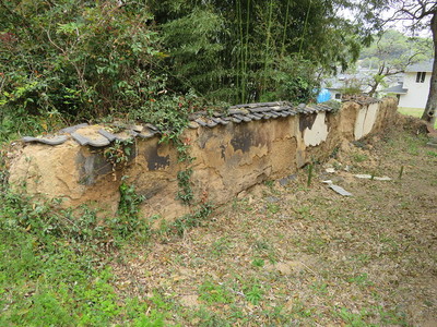 稲荷社の土塀