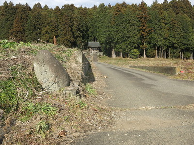 城址碑（温泉神社参道）