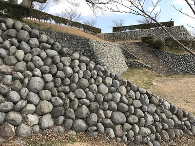 河原石の石垣
