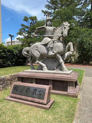 福井城の結城秀康公像