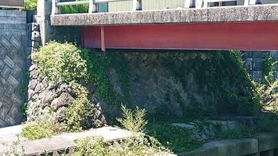 伊勢長島城の遺構と云われる大手橋石垣