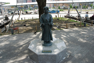 静岡駅前にある竹千代像