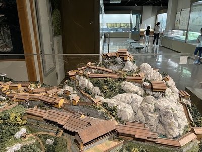 苗木城復元模型（西から見た二の丸と本丸）