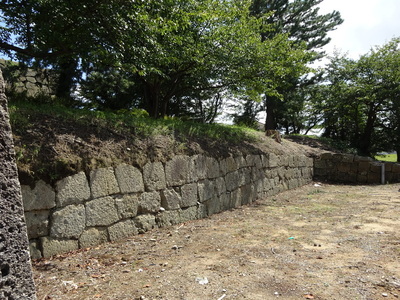 本丸堀跡の石垣