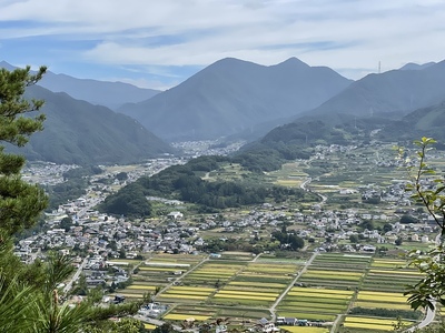 枡形城より真田本城を望む