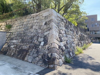 二の曲輪軍料倉庫跡の石垣