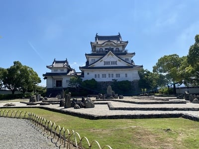 庭園側からの岸和田城天守