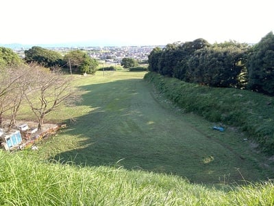 土塁（西櫓台〜ニノ丸方面）