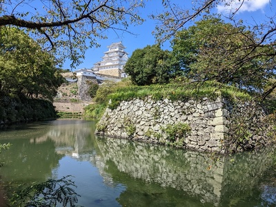 大天守と内堀(動物園内より)