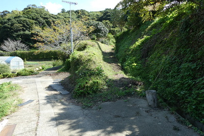 稲村城登城口