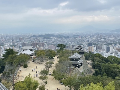 天守から本丸広場方面の眺め