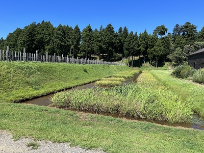 監物堀と土塁跡