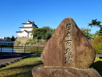 百名城碑と三階櫓