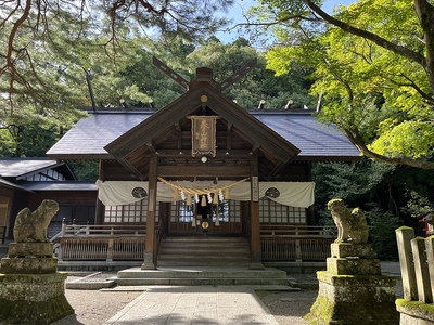 春日山神社本殿