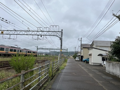 御館跡から見る春日山城方面